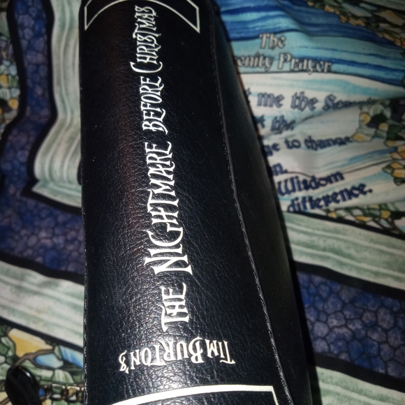 BEWITCHING AND CHARMING TIM BUTTONS NIGHTMARE BEFORE CHRISTMAS PURSE - Picture 7 of 11